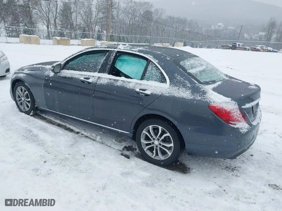 2015 Mercedes-Benz C-Class C 300 Luxury with VIN 55SWF4KB5FU092617, listed as a IAAI auction lot 41245973 with 116,755 mi miles. Bid and sale history available at carsss.com. Image 3.