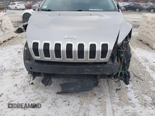 2016 Jeep Cherokee 75th Anniversary with VIN 1C4PJLCB1GW297555, listed as a IAAI auction lot 41232269 with 257,033 mi miles. Bid and sale history available at carsss.com. Image 6.