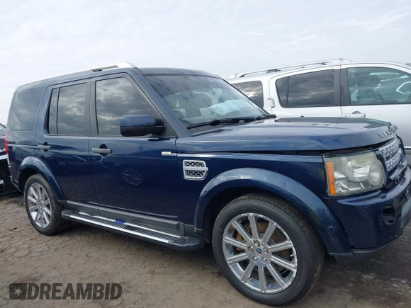 2011 Land Rover LR4 HSE z VIN SALAG2D4XBA576516, wystawiony jako IAAI lot #41542121 z przebiegiem 101 750 mil mil oraz . Historia ofert i sprzedaży dostępna na DreamBid. Obrazek 12.