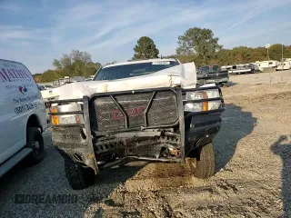 2008 GMC Sierra 3500HD DRW SLE2 z VIN 1GTJK33688F205851, wystawiony jako Copart lot #77532264 z przebiegiem 196 137 mil mil oraz Czysty tytuł • Clean title. Historia ofert i sprzedaży dostępna na DreamBid. Obrazek 12.