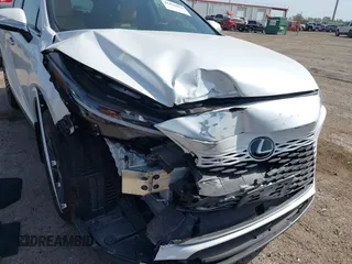 2024 Lexus RX 350 z VIN 2T2BAMBA8RC050498, wystawiony jako IAAI lot #41826928 z przebiegiem 1822 mil mil oraz . Historia ofert i sprzedaży dostępna na DreamBid. Obrazek 6.