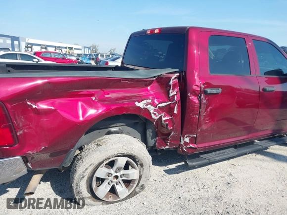 2018 Ram 1500 Express z VIN 1C6RR6KG5JS259672, wystawiony jako IAAI lot #41698317 z przebiegiem 93 789 mil mil oraz . Historia ofert i sprzedaży dostępna na DreamBid. Obrazek 6.