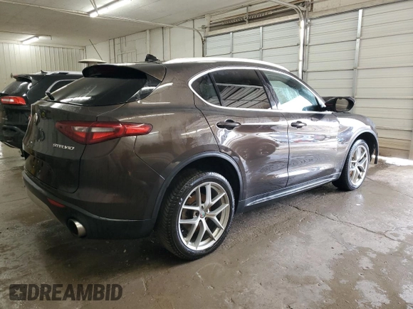 2018 Alfa Romeo Stelvio Ti z VIN ZASFAKBN4J7C22701, wystawiony jako Copart lot #48041535 z przebiegiem 137 764 mil mil oraz Szkoda całkowita • Salvage title. Historia ofert i sprzedaży dostępna na DreamBid. Obrazek 3.
