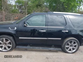 2009 Cadillac Escalade z VIN 1GYFK23269R124693, wystawiony jako IAAI lot #42242246 z przebiegiem 184 973 mil mil oraz . Historia ofert i sprzedaży dostępna na DreamBid. Obrazek 14.