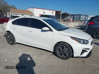 2021 Kia Forte FE with VIN 3KPF24AD3ME268468, listed as a IAAI auction lot 41786616 with 60,041 mi miles. Bid and sale history available at carsss.com. Image 1.