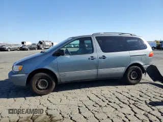 2000 Toyota Sienna CE with VIN 4T3ZF19C9YU222343, listed as a Copart auction lot 69520224 with 524,710 mi miles and Salvage Title. Bid and sale history available at carsss.com. Image 1.