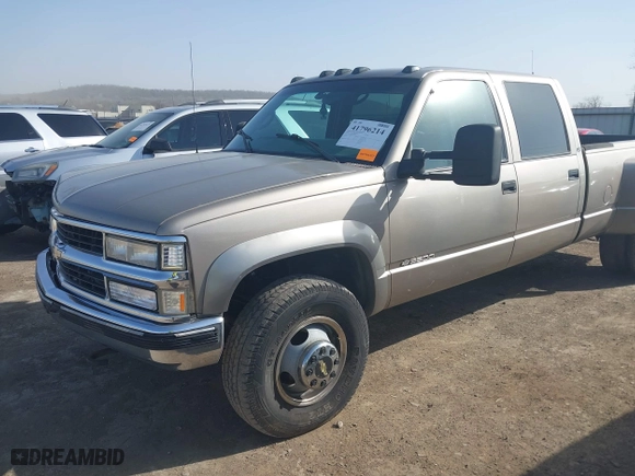 2000 Chevrolet C/K 3500 Crew Cab with VIN 1GCHK33J0YF437640, listed as a IAAI auction lot 41796214 with NaN miles. Bid and sale history available at carsss.com. Image 17.