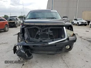 2008 GMC Sierra Denali z VIN 2GTEK638X81297881, wystawiony jako Copart lot #62998334 z przebiegiem 247 347 mil mil oraz Nie do naprawy. Historia ofert i sprzedaży dostępna na DreamBid. Obrazek 5.