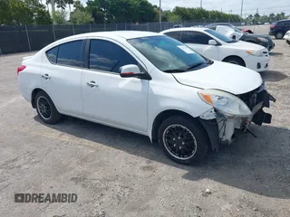 2014 Nissan Versa SV with VIN 3N1CN7AP1EK464520, listed as a IAAI auction lot 42061347 with 157,199 mi miles. Bid and sale history available at carsss.com. Image 1.
