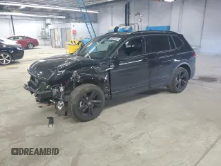 2024 Volkswagen Tiguan SE R-Line Black с VIN 3VV8B7AXXRM143809, выставлен на аукционе Copart как лот 54991555 с пробегом 7 433 миль миль и Списание • Salvage title. История ставок и продаж доступна на DreamBid. Изображение 1.