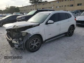 2016 BMW X1 xDrive28i z VIN WBXHT3C3XGP884843, wystawiony jako Copart lot #50605845 z przebiegiem 115 197 mil mil oraz Nie do naprawy • Non repairable. Historia ofert i sprzedaży dostępna na DreamBid. Obrazek 1.