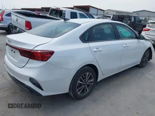 2024 Kia Forte LXS z VIN 3KPF24AD8RE728019, wystawiony jako IAAI lot #42067295 z przebiegiem 14 000 mil mil oraz . Historia ofert i sprzedaży dostępna na DreamBid. Obrazek 4.