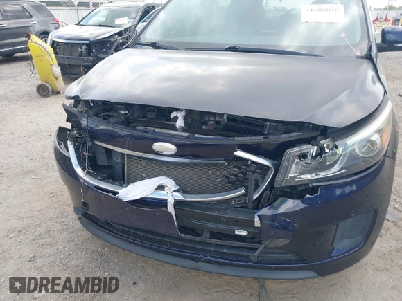 2018 Kia Sedona LX with VIN KNDMB5C14J6402504, listed as a IAAI auction lot 41682858 with 93,396 mi miles. Bid and sale history available at carsss.com. Image 6.
