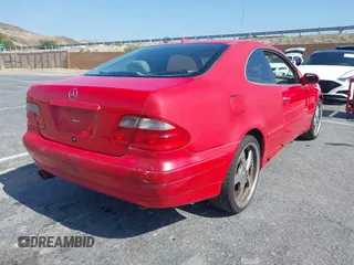 2001 Mercedes-Benz CLK 320/430 z VIN WDBLJ65GX1F164842, wystawiony jako IAAI lot #42438009 z przebiegiem Nie podano mil oraz . Historia ofert i sprzedaży dostępna na DreamBid. Obrazek 4.
