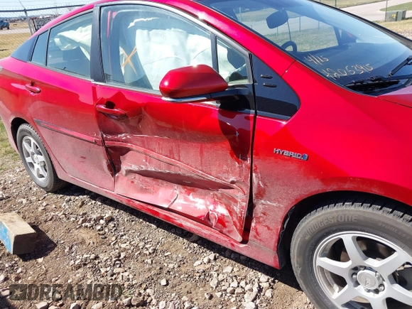 2016 Toyota Prius Four z VIN JTDKARFU0G3502097, wystawiony jako IAAI lot #42053915 z przebiegiem 102 252 mil mil oraz . Historia ofert i sprzedaży dostępna na DreamBid. Obrazek 6.