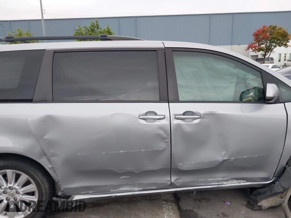 2012 Toyota Sienna XLE with VIN 5TDDK3DC9CS042847, listed as a IAAI auction lot 40970090 with 101,813 mi miles. Bid and sale history available at carsss.com. Image 14.