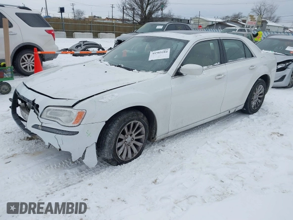 2013 Chrysler 300 z VIN 2C3CCAAG5DH743393, wystawiony jako IAAI lot #41585284 z przebiegiem 134 429 mil mil oraz . Historia ofert i sprzedaży dostępna na DreamBid. Obrazek 2.