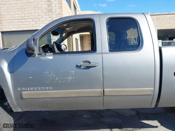 2007 Chevrolet Silverado 1500 LT w/1LT with VIN 1GCEC19J07E580345, listed as a IAAI auction lot 40884974 with 277,971 mi miles. Bid and sale history available at carsss.com. Image 15.