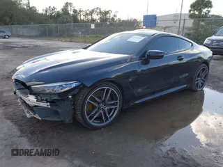 2020 BMW M8 z VIN WBSAE0C01LCD54612, wystawiony jako IAAI lot #41022043 z przebiegiem Nie podano mil oraz . Historia ofert i sprzedaży dostępna na DreamBid. Obrazek 18.