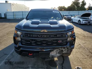 2024 Chevrolet Silverado 1500 Custom Trail Boss with VIN 3GCUDCE83RG218772, listed as a Copart auction lot 44648145 with 8,672 mi miles and Salvage Title. Bid and sale history available at carsss.com. Image 5.