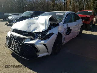 2020 Toyota Avalon Hybrid XSE z VIN 4T1E21FB6LU016405, wystawiony jako Copart lot #66490902 z przebiegiem 72 636 mil mil oraz . Historia ofert i sprzedaży dostępna na DreamBid. Obrazek 2.