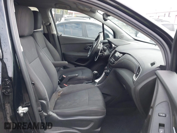 2020 Chevrolet Trax LT with VIN 3GNCJLSB6LL313546, listed as a IAAI auction lot 42063548 with 69,135 mi miles and . Bid and sale history available at DreamBid. Image 5.