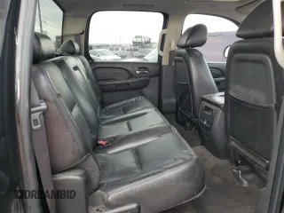 2011 GMC Sierra 2500HD Denali z VIN 1GT125C81BF106180, wystawiony jako Copart lot #55342435 z przebiegiem 174 738 mil mil oraz Szkoda całkowita • Salvage title. Historia ofert i sprzedaży dostępna na DreamBid. Obrazek 10.