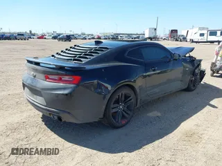 2017 Chevrolet Camaro 2SS z VIN 1G1FH1R75H0160100, wystawiony jako IAAI lot #41674610 z przebiegiem 82 635 mil mil oraz . Historia ofert i sprzedaży dostępna na DreamBid. Obrazek 4.