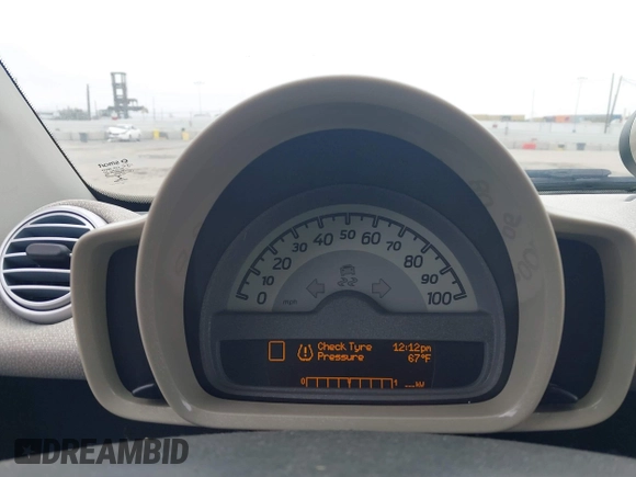 2015 Smart fortwo Passion with VIN WMEEJ9AA4FK831076, listed as a IAAI auction lot 42424797 with Not provided miles and . Bid and sale history available at DreamBid. Image 12.