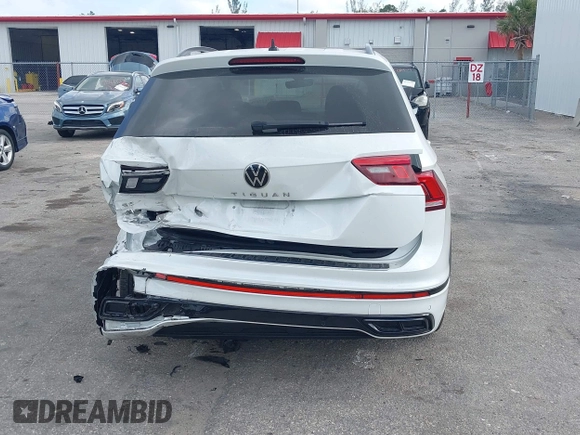 2024 Volkswagen Tiguan SE R-Line Black with VIN 3VVCB7AX6RM093792, listed as a IAAI auction lot 42117670 with 15,379 mi miles and . Bid and sale history available at DreamBid. Image 15.