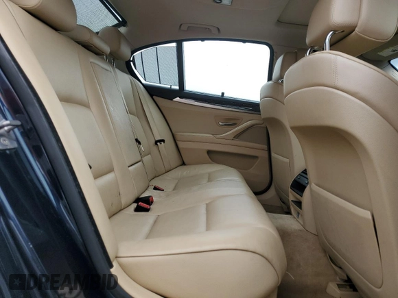 2011 BMW 5 Series 535i z VIN WBAFR7C52BC604471, wystawiony jako Copart lot #57076375 z przebiegiem 119 104 mil mil oraz Szkody całkowita. Historia ofert i sprzedaży dostępna na DreamBid. Obrazek 10.