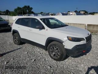 2020 Jeep Cherokee Trailhawk with VIN 1C4PJMBX8LD630827, listed as a Copart auction lot 61975455 with 142,716 mi miles and Clean title. Bid and sale history available at DreamBid. Image 4.