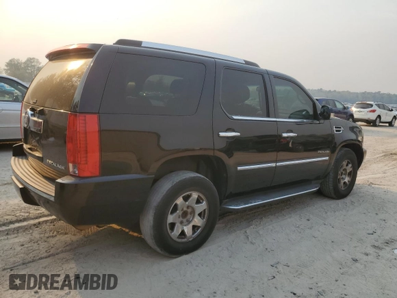2010 Cadillac Escalade Luxury z VIN 1GYUCBEF3AR276651, wystawiony jako Copart lot #50696745 z przebiegiem Nie podano mil oraz Czysty tytuł • Clean title. Historia ofert i sprzedaży dostępna na DreamBid. Obrazek 3.