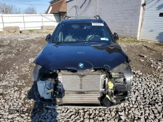 2018 BMW X1 xDrive28i with VIN WBXHT3C32J5F89399, listed as a Copart auction lot 52505945 with 63,677 mi miles and Salvage Title. Bid and sale history available at carsss.com. Image 5.
