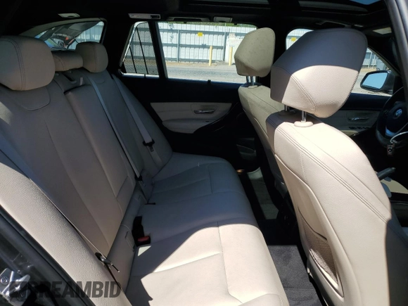 2015 BMW 3 Series 328i xDrive z VIN WBA3G7C58FK296596, wystawiony jako Copart lot #64612125 z przebiegiem 87 648 mil mil oraz Szkoda całkowita • Salvage title. Historia ofert i sprzedaży dostępna na DreamBid. Obrazek 11.