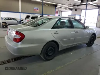 2004 Toyota Camry LE z VIN 4T1BE32K44U824314, wystawiony jako Copart lot #60207015 z przebiegiem 130 066 mil mil oraz Szkoda całkowita • Salvage title. Historia ofert i sprzedaży dostępna na DreamBid. Obrazek 3.
