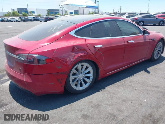 2017 Tesla Model S 60 z VIN 5YJSA1E18HF178698, wystawiony jako IAAI lot #42627397 z przebiegiem 87 301 mil mil oraz . Historia ofert i sprzedaży dostępna na DreamBid. Obrazek 4.