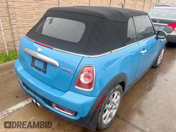 2014 MINI Convertible S z VIN WMWZP3C57ET706977, wystawiony jako Copart lot #45777855 z przebiegiem 77 175 mil mil oraz Czysty tytuł • Clean title. Historia ofert i sprzedaży dostępna na DreamBid. Obrazek 4.