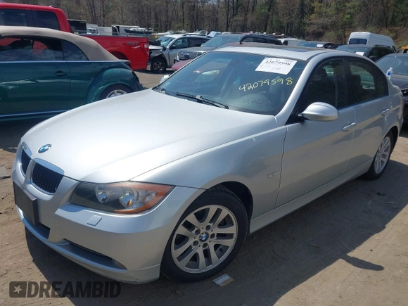 2006 BMW 3 Series 325i with VIN WBAVB13546KX39735, listed as a IAAI auction lot 42079598 with 86,449 mi miles and . Bid and sale history available at carsss.com. Image 2.