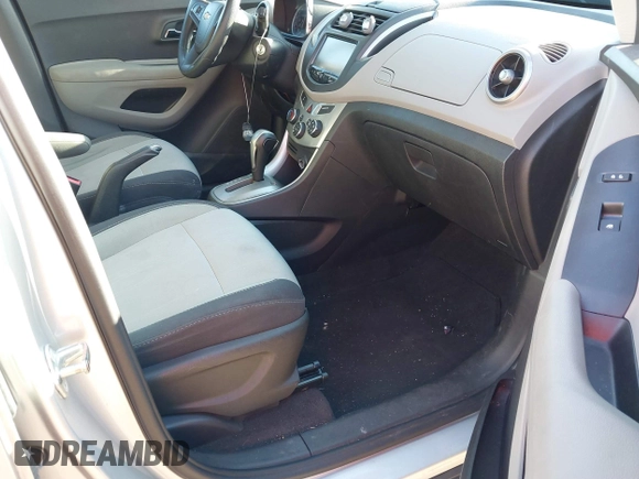 2016 Chevrolet Trax LT z VIN 3GNCJLSB7GL162268, wystawiony jako IAAI lot #41753118 z przebiegiem 123 599 mil mil oraz . Historia ofert i sprzedaży dostępna na DreamBid. Obrazek 5.