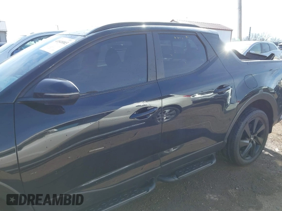 2023 Hyundai Santa Cruz Night Edition z VIN 5NTJCDAF2PH074217, wystawiony jako IAAI lot #41848065 z przebiegiem 14 000 mil mil oraz . Historia ofert i sprzedaży dostępna na DreamBid. Obrazek 14.