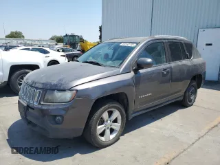 2016 Jeep Compass High Altitude z VIN 1C4NJDEB7GD637930, wystawiony jako Copart lot #64143735 z przebiegiem 141 060 mil mil oraz Czysty tytuł • Clean title. Historia ofert i sprzedaży dostępna na DreamBid. Obrazek 1.