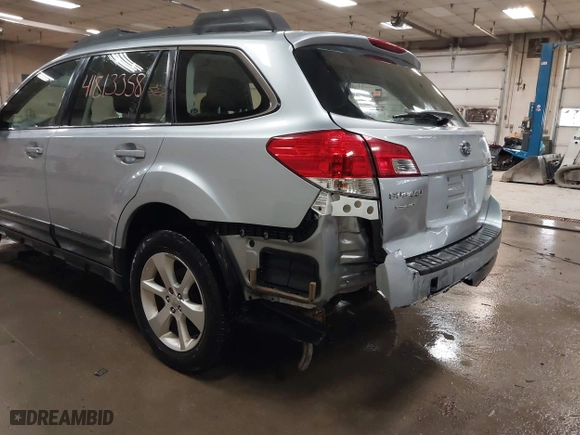 2014 Subaru Outback 2.5i with VIN 4S4BRCAC0E3322986, listed as a IAAI auction lot 41813358 with 96,936 mi miles. Bid and sale history available at carsss.com. Image 6.