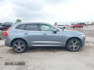 2018 Volvo XC60 Momentum z VIN LYV102RK1JB079168, wystawiony jako IAAI lot #42115403 z przebiegiem 58 377 mil mil oraz . Historia ofert i sprzedaży dostępna na DreamBid. Obrazek 13.
