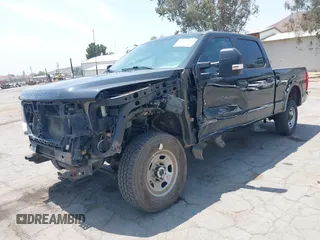 2020 Ford F-250 XL z VIN 1FT7W2BTXLEE69524, wystawiony jako IAAI lot #42155494 z przebiegiem 123 115 mil mil oraz . Historia ofert i sprzedaży dostępna na DreamBid. Obrazek 2.