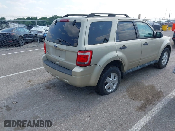 2010 Ford Escape XLT z VIN 1FMCU9D72AKC78719, wystawiony jako IAAI lot #42467034 z przebiegiem Nie podano mil oraz . Historia ofert i sprzedaży dostępna na DreamBid. Obrazek 4.