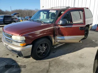2000 Chevrolet Suburban LT with VIN 3GNEC16T0YG204106, listed as a Copart auction lot 82812134 with 211,674 mi miles and Salvage Title. Bid and sale history available at carsss.com. Image 1.