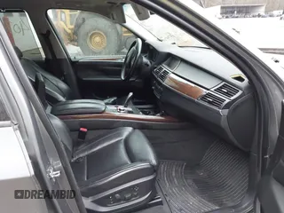 2007 BMW X5 3.0si z VIN 5UXFE43527L018565, wystawiony jako IAAI lot #41832826 z przebiegiem 160 845 mil mil oraz . Historia ofert i sprzedaży dostępna na DreamBid. Obrazek 5.