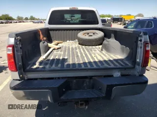 2015 Ford F-250 XLT z VIN 1FT7X2B67FEC98288, wystawiony jako Copart lot #56031615 z przebiegiem 99 928 mil mil oraz Czysty tytuł • Clean title. Historia ofert i sprzedaży dostępna na DreamBid. Obrazek 6.