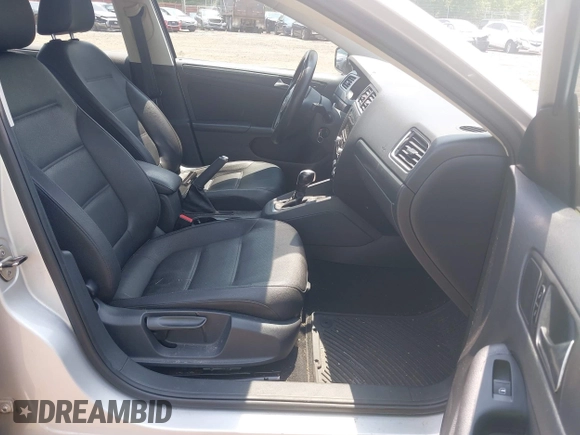2012 Volkswagen Jetta SE z VIN 3VWDP7AJ5CM309927, wystawiony jako IAAI lot #42414951 z przebiegiem 128 109 mil mil oraz . Historia ofert i sprzedaży dostępna na DreamBid. Obrazek 5.